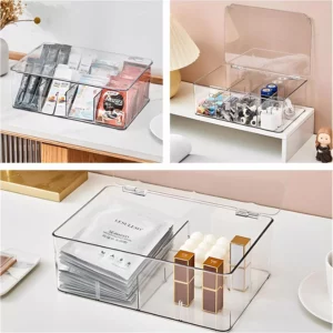 ثلاثة صناديق تخزين بلاستيكية شفافة لتنظيم أنواع مختلفة من الشاي، وعبوات القهوة، وأدوات المكياج، ومنتجات العناية بالبشرة على الرفوف.
